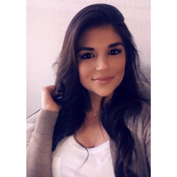 Meet your Posher, Christie - Picture 1 of 1